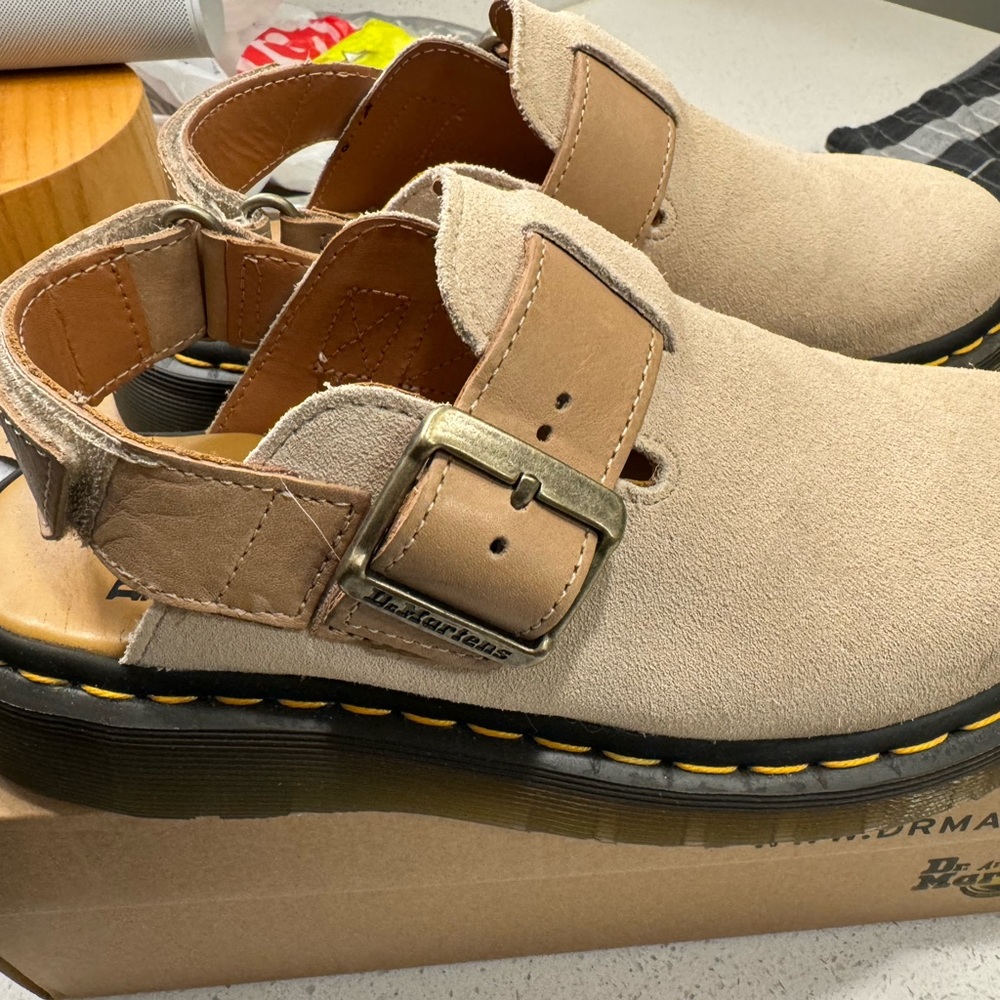 Dr Martens Jorge II Parchment Beige Size US 7 (men) US 8 (women) EU39/UK 6